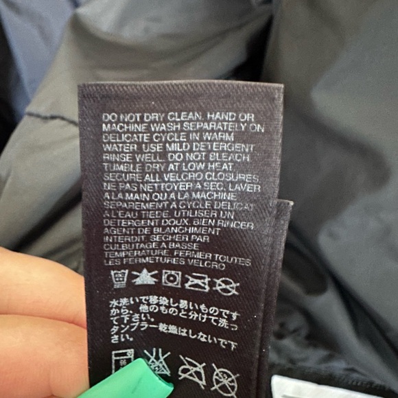 Boys XL North Face Winter Coat(s) - Picture 6 of 11